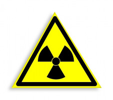 Знак W 05 "Опасно. Радиоактивные вещества или ионизирующее излучение"
