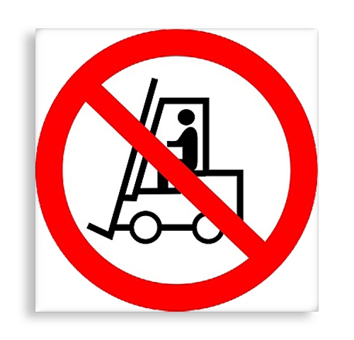 Знак P 07 "Запрещается движение средств напольного транспорта"
